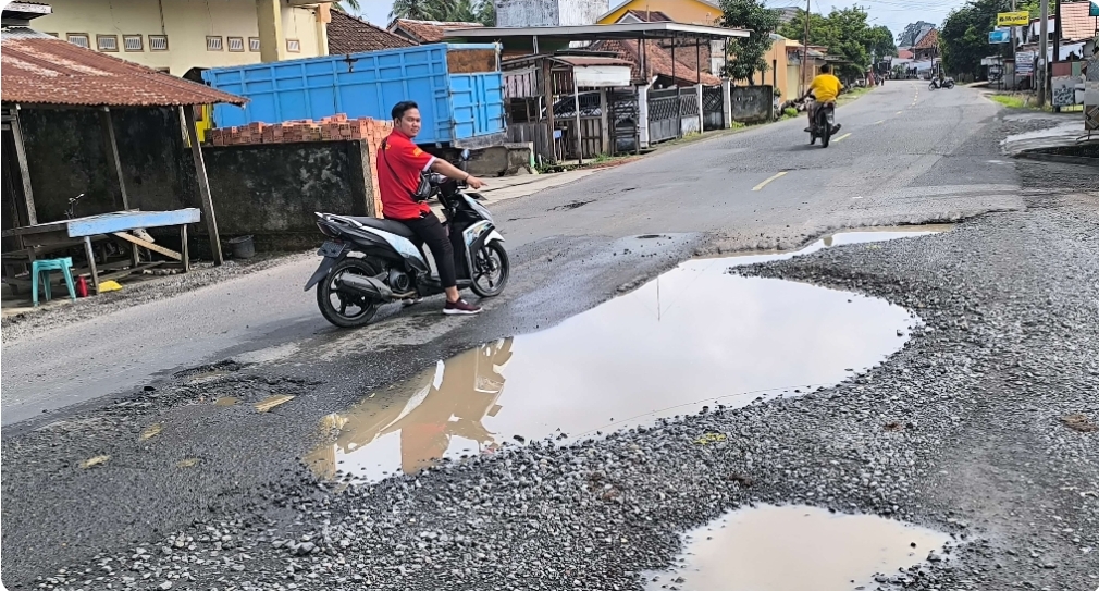 Hanya Beberapa Bulan Diperbaiki, Jalinteng di Sanga Desa Ini Sudah Kembali Rusak