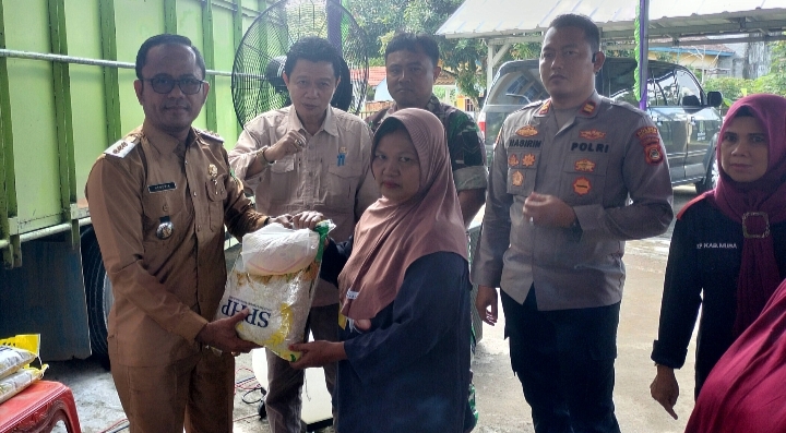 Ribuan Warga Kecamatan Sanga Desa Serbu Paket Sembako Murah