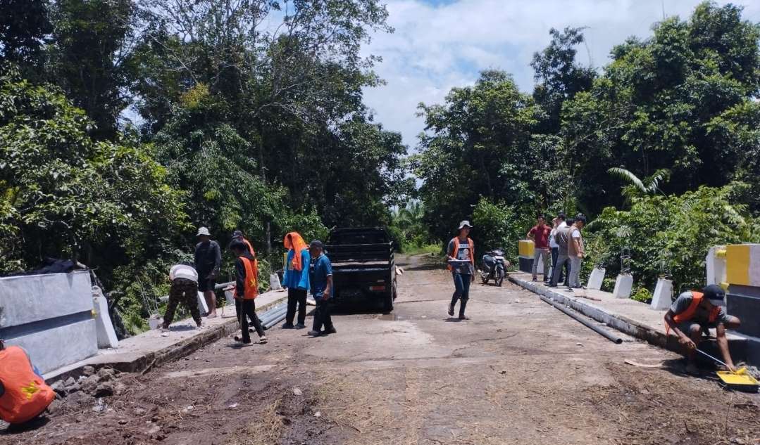 Dinas PUPR Muba Gerak Cepat, Perbaiki Jembatan yang Rusak di Sanga Desa