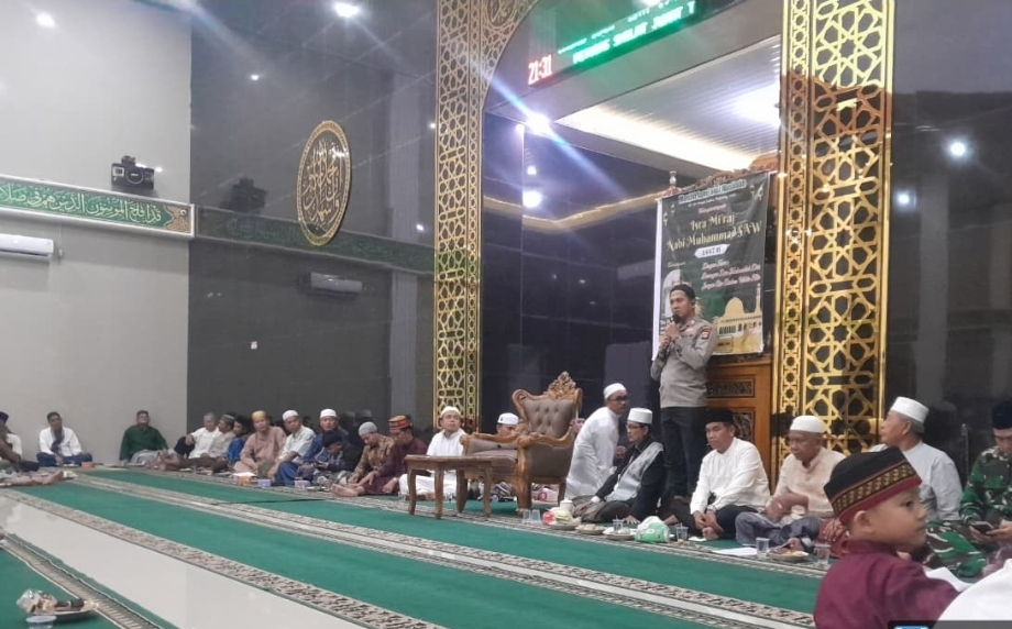 Kapolsek Bayung Lencir Hadiri Peringatan Isra Mi’raj, Ajak Warga Jaga Kamtibmas