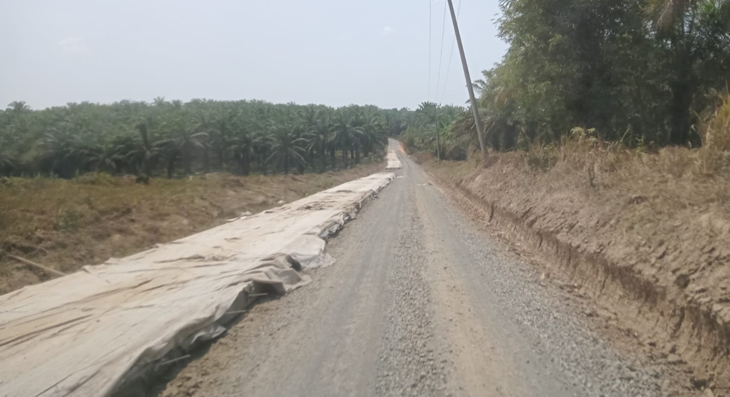 Jalan Poros Plakat Tinggi Terus Ditingkatkan, Aktifitas Semakin Lancar