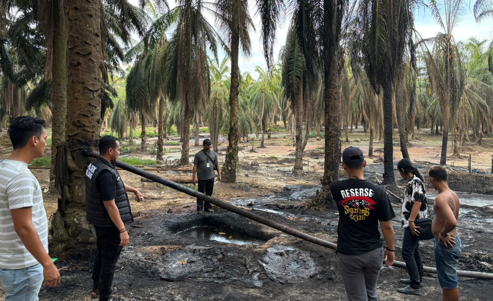 Lokasi Penampungan Minyak Ilegal di Hindoli Keluang Terbakar, Polisi Amankan Barang Bukti