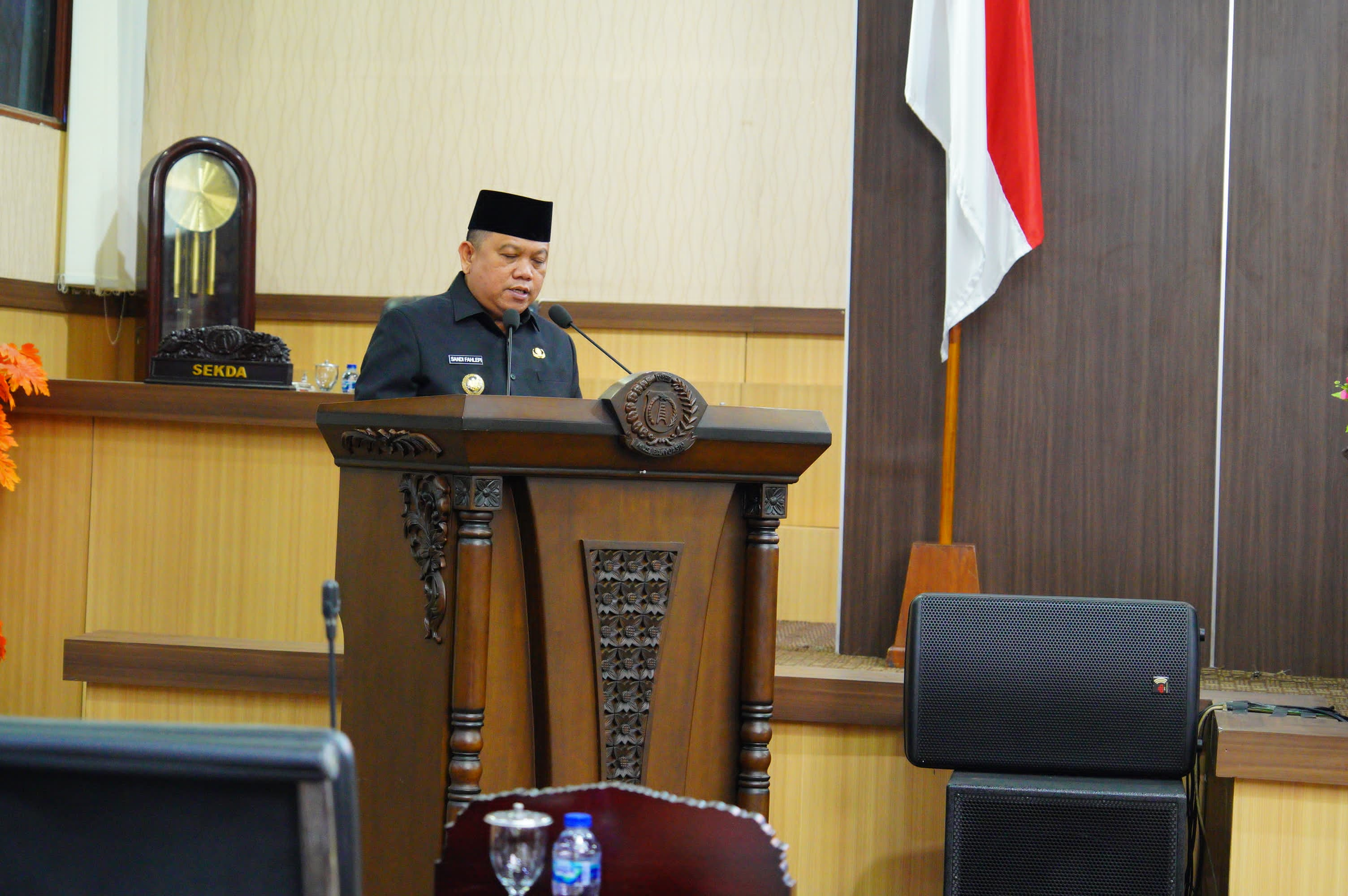 Hadiri Rapat Paripurna, Pj Bupati Muba H. Sandi Fahlepi Sampaikan Penjelasan 3 Raperda Inisiatif Pemkab Muba