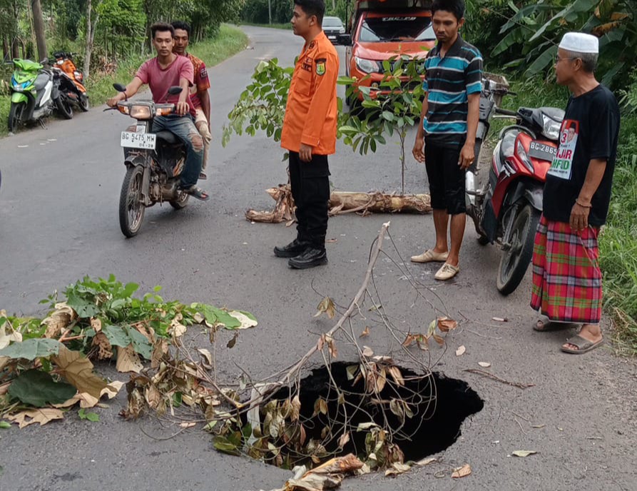 Jebolnya Jalan di Desa Bailangu, Warga Khawatir Putuskan Akses Jalan Utama Muba ke Kota Palembang