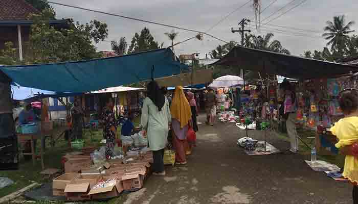 Puluhan Tahun Berjualan di Lahan Kosong dan Jalan Desa, Warga Berharap Pasar Kalangan Segera Dibangun