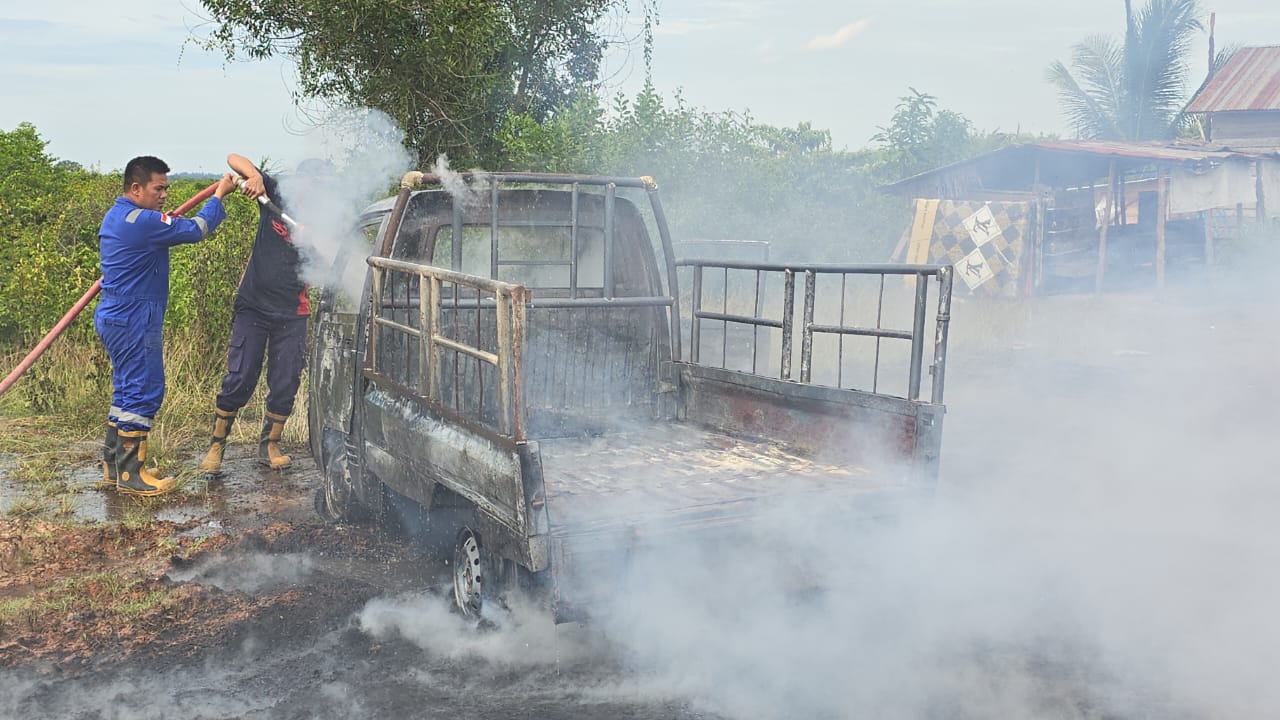 Diduga Konslet Mobil Pick Up Habis Terbakar di Mangun Jaya