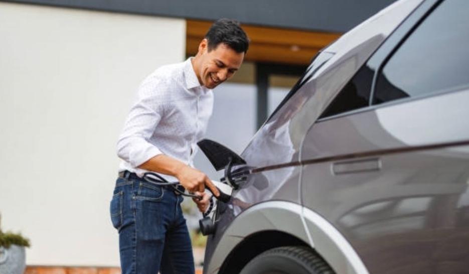 Inggris Akan Terapkan Pajak Berdasarkan Jarak Tempuh untuk Mobil Listrik Mulai 2028