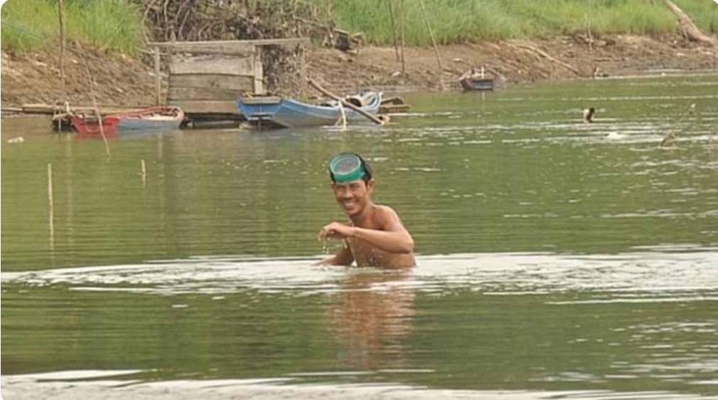 Sungai Musi Surut, Warga Kabupaten Tetangga Berdatangan Untuk Berburu Butiran Emas di Sanga Desa