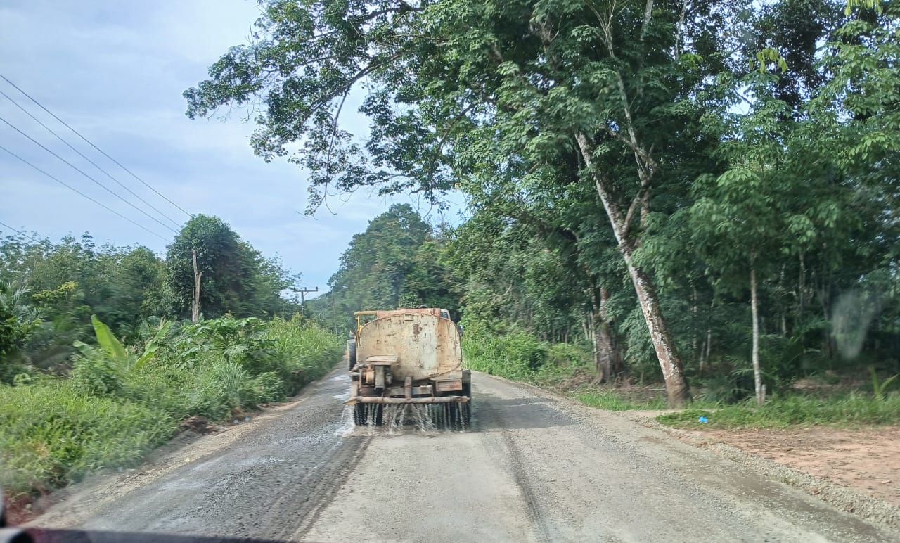 Sempat Rusak Terdampak Banjir, Jalan Sukarami - Tanah Abang Mulai Diperbaiki