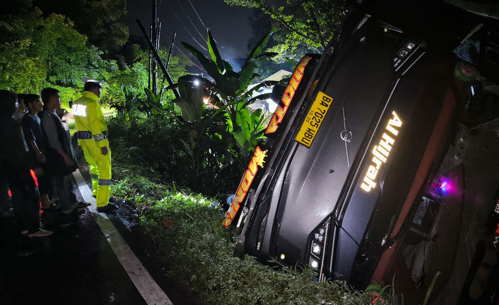 Bus PO Anugerah Terjun ke Jurang di Lahat, Respons Cepat Polisi Setelah Laporan 110