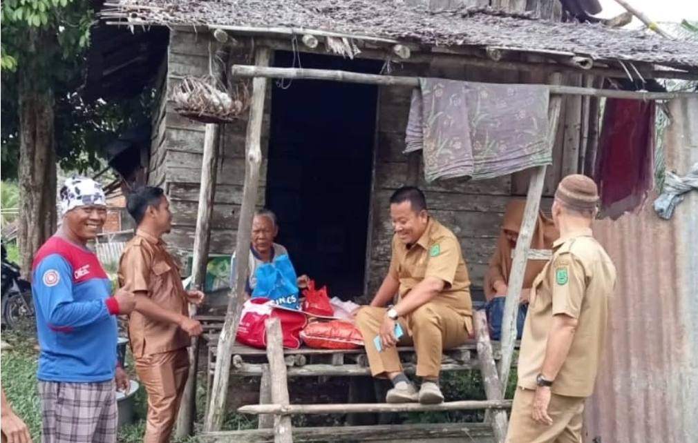 Pemkab Muba Salurkan Bantuan untuk Korban Rumah Roboh di Desa Supat