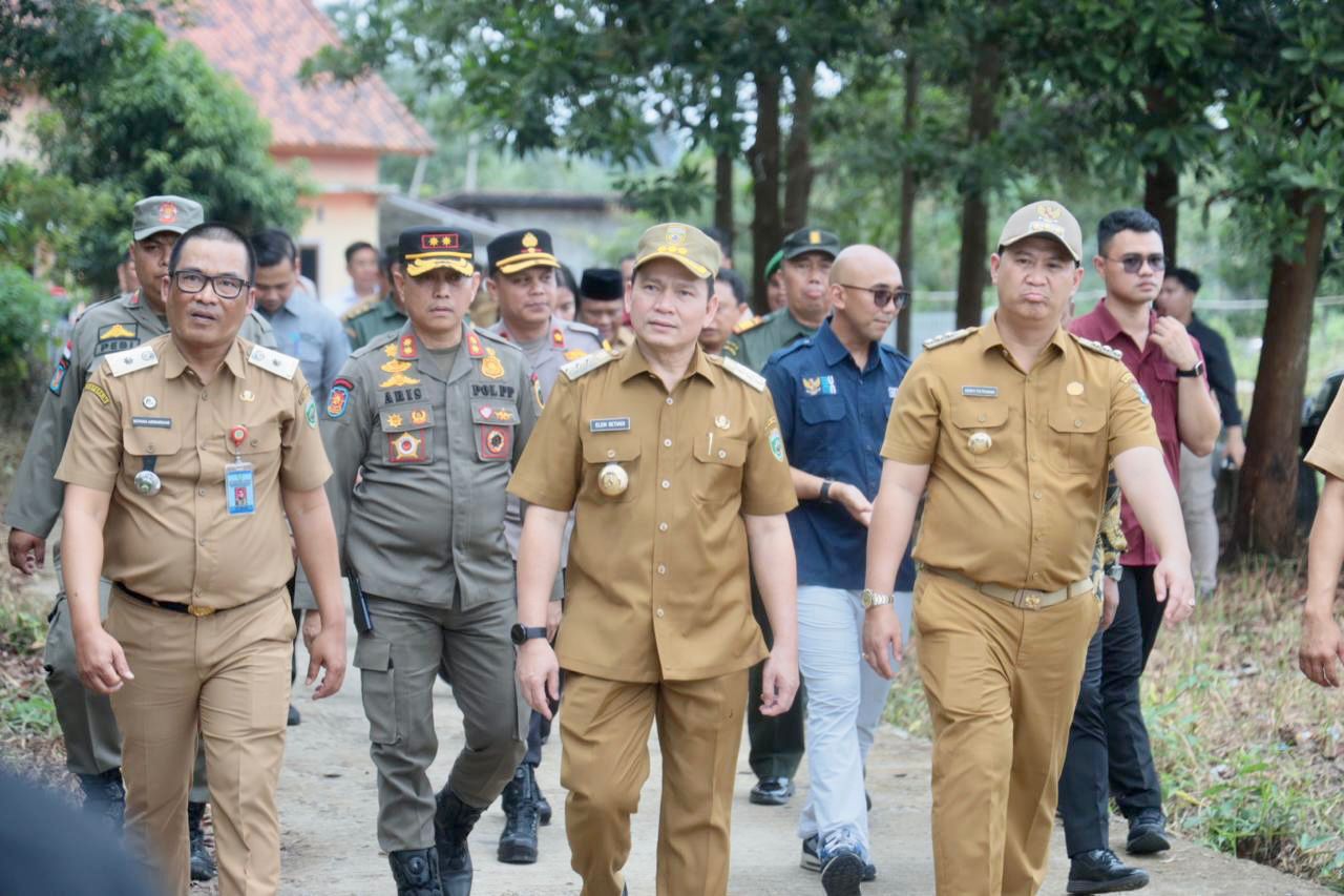 Pj Gubernur Resmikan Kampung Madani Serat Nanas Desa Bunut Kabupaten Muara Enim