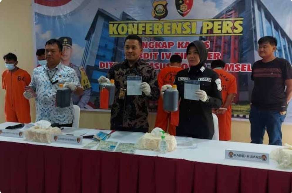 Polda Bongkar Gudang Solar Oplosan, Temukan Ratusan Ton Solar, Ada Buku Tabungan Saldo Belasan Miliar