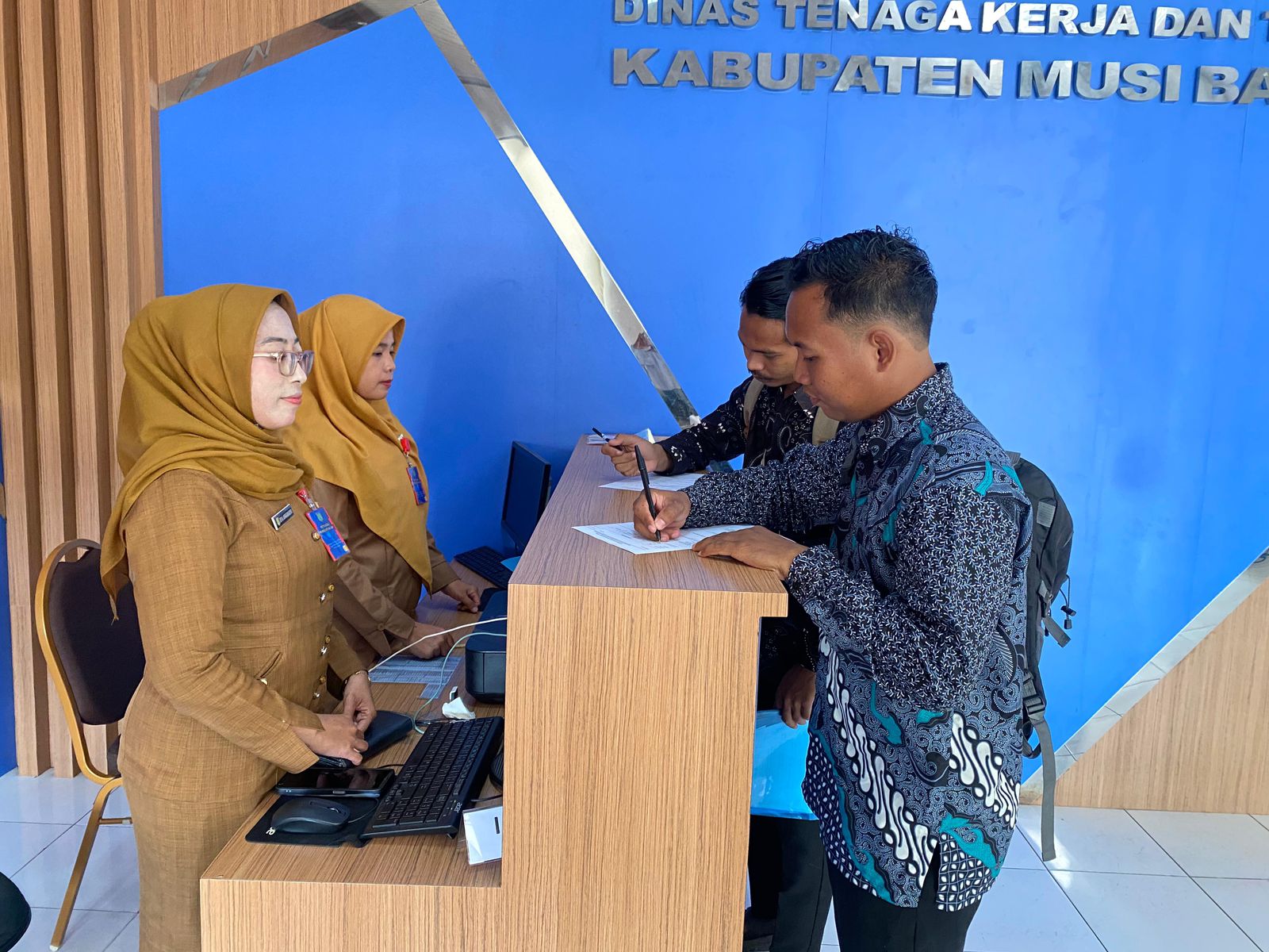 Disnakertrans Muba Raih Predikat A dalam Survei Kepuasan Masyarakat Triwulan III