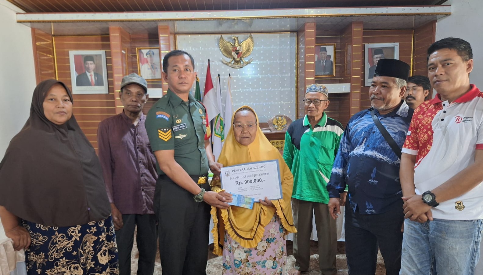 Pemdes Mekar Jadi Bagikan BLT Tahap 3, Pertamakali di Kecamatan Sungai Lilin