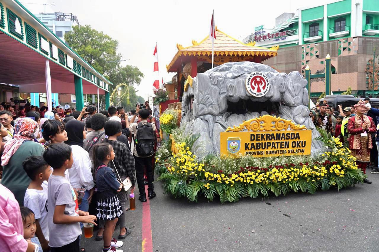 Pj Gubernur Agus Fatoni Apresiasi Provinsi Sumsel Jadi Juara Umum Kendaraan Hias Dekranas