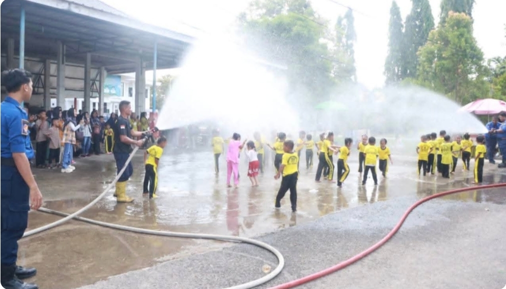PAUD KB Kasih Ibu Bailangu Timur Kunjungi Pos Damkar Sekayu, Kenalkan Profesi Pemadam Sejak Dini