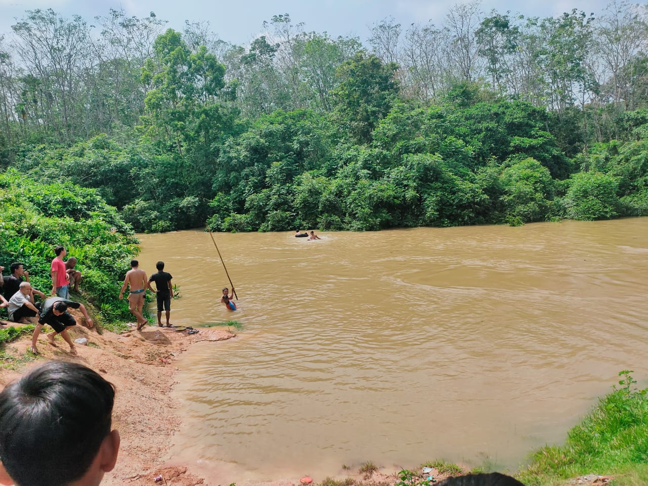 Warga Gajah Mati Tenggelam di Sungai Keruh, Saat Ini Masih Proses Pencarian