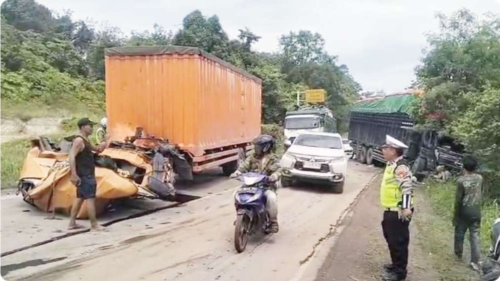 Dua Tewas dalam Tabrakan Truk di Jalintim Muba, Arus Mudik Palembang–Jambi Sempat Lumpuh