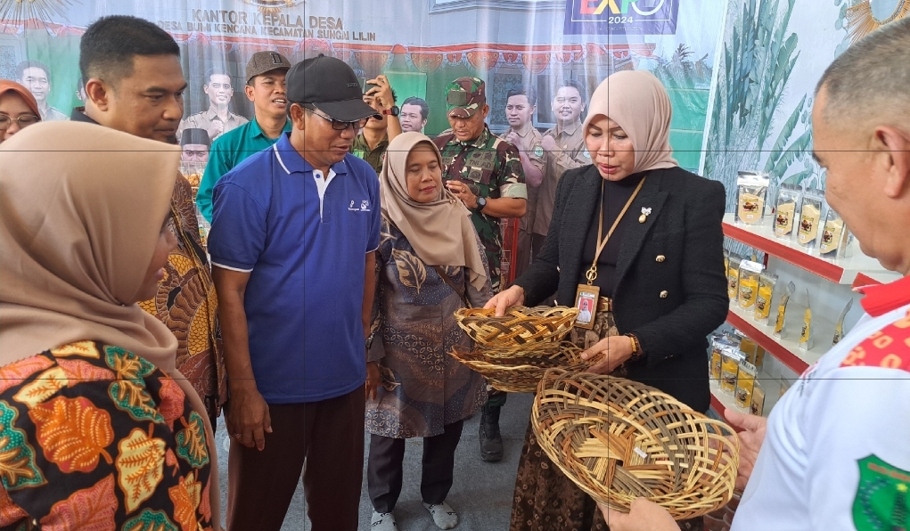 Bumi Kencana Tampilkan Kerajinan Dari Lidi Sawit, Dipoles Dengan Limbah Sawit, Akan Dibawa Ke Ajang Nasional