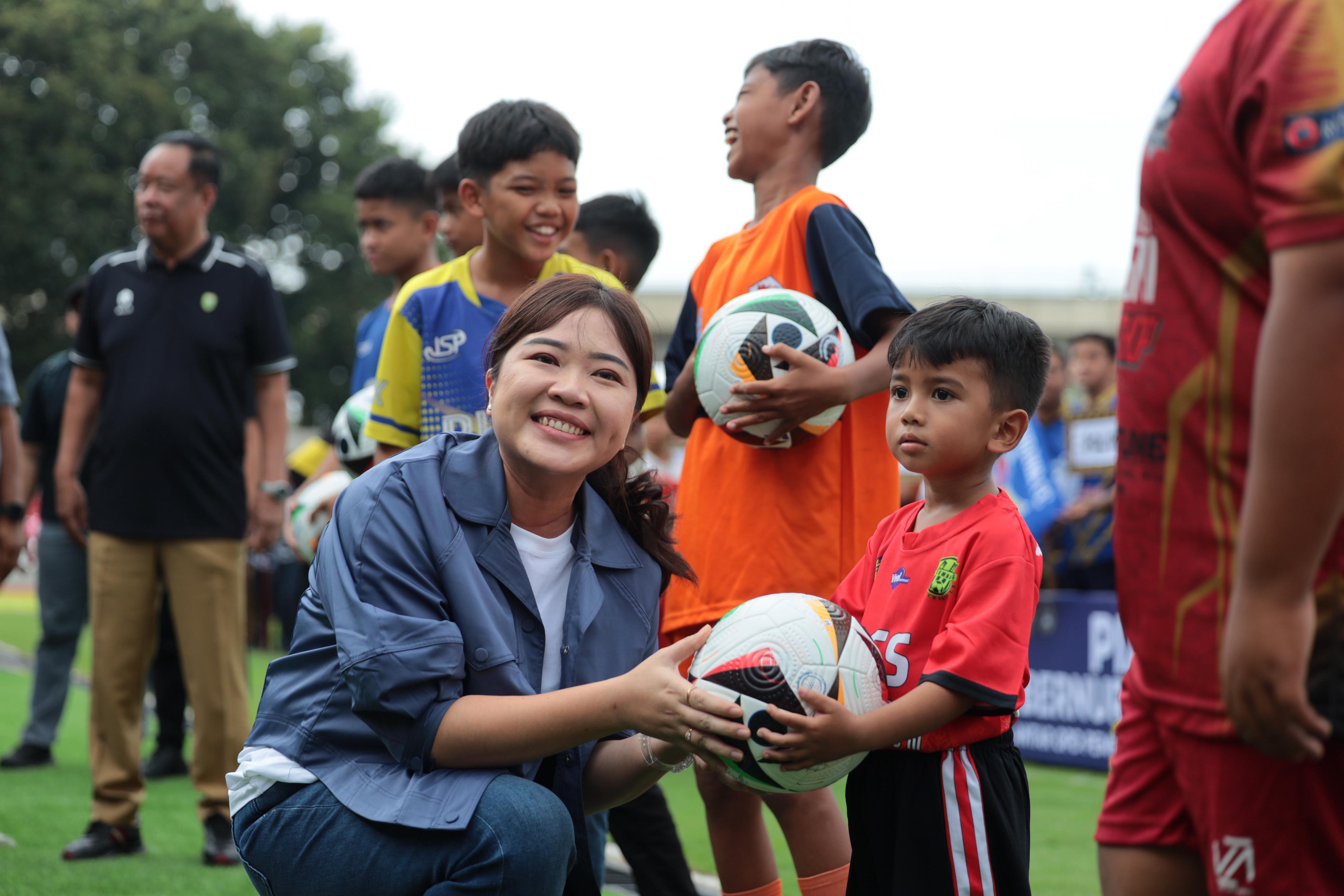 28 Tim Bertarung Rebut Piala Gubernur Sumsel 2025, Herman Deru : Sarana Eratkan Silaturahmi Antar Pegawai