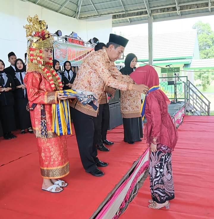 Siap Masuki Dunia Kerja, 167 Siswa SMK Negeri 1 Sanga Desa Resmi Dilepas