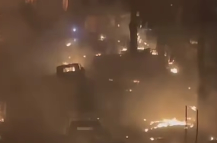 Kebakaran Sumur Minyak Ilegal di Hindoli Kembali Terjadi, Api Besar Hanguskan Kendaraan