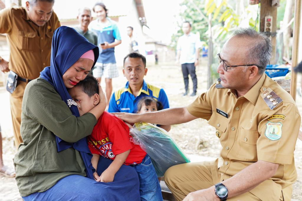 Cegat Pj Bupati Apriyadi Saat Blusukan, Susilawati Minta Anaknya Dibantu Operasi