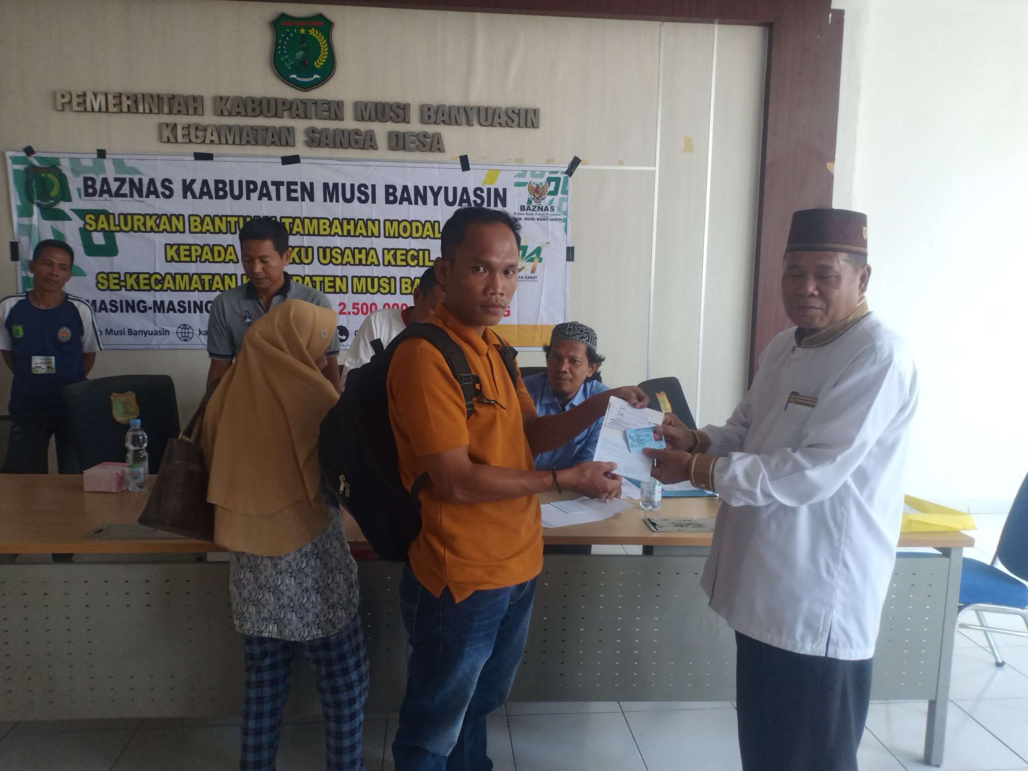 BAZNAS Muba Salurkan Bantuan Modal Usaha Bagi Para Pedagang Kecil 