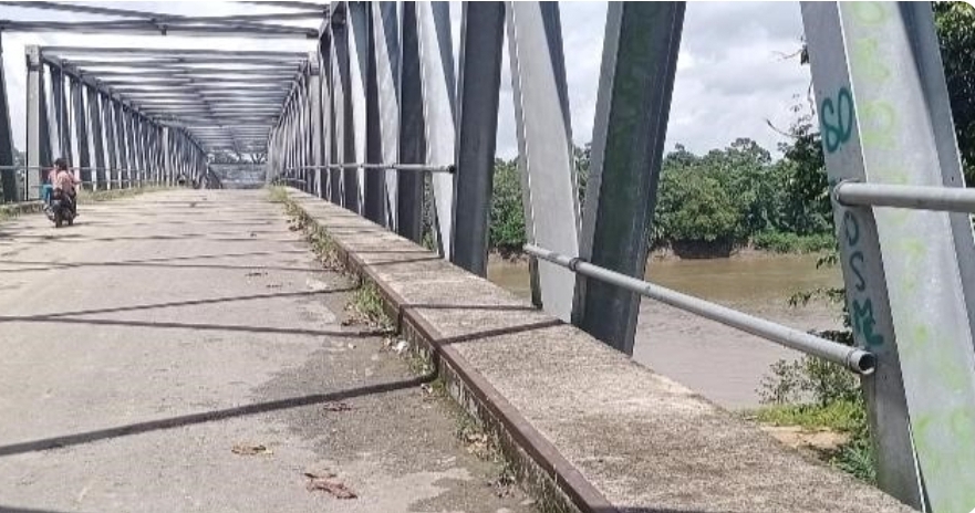 Menyedihkan, Besi Pagar Pengaman Jembatan Raib Diduga Dicuri