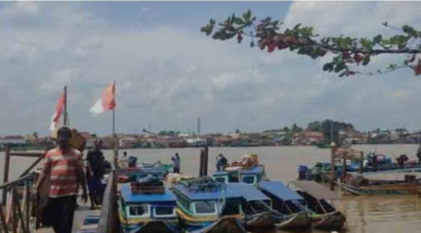 Hantam Pohon, Speedboat yang Ditumpangi Rombongan Camat di Banyuasin Terjungkal