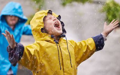 Cara Menjaga Kesehatan Anak Saat Musim Hujan, Kiat Praktis untuk Orang Tua