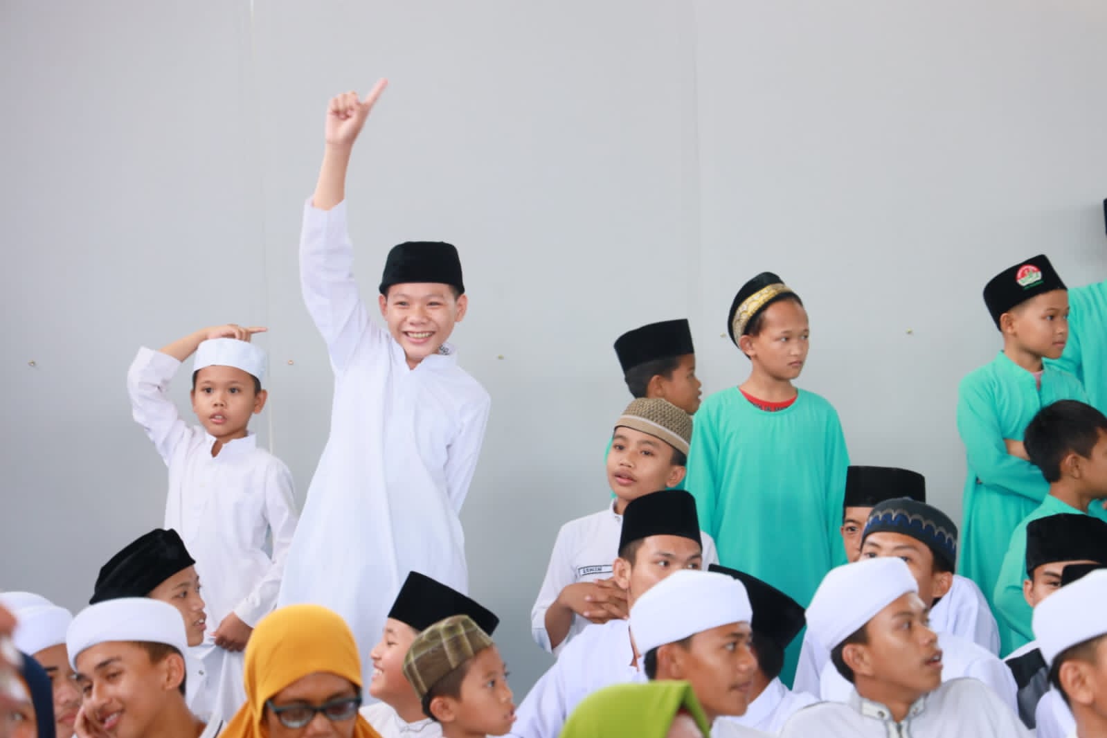 Herman Deru Berbagi Kebahagiaan Ramadhan Bersama 1444 Anak Yatim Piatu