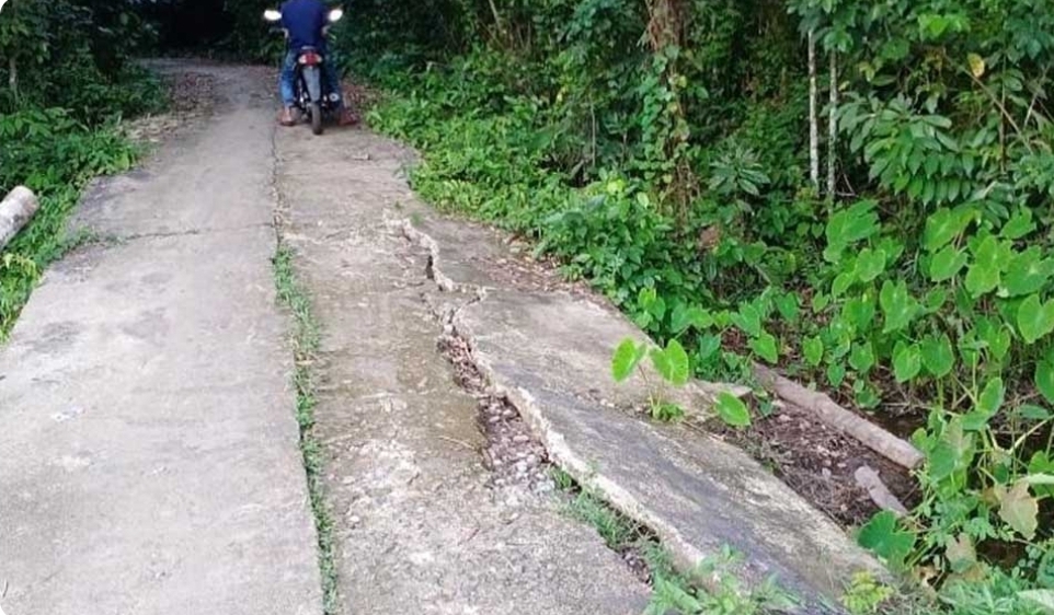 Jalan Menuju Areal Persawahan Rusak, Petani di Ngulak 1 Berharap Perhatian Pemerintah