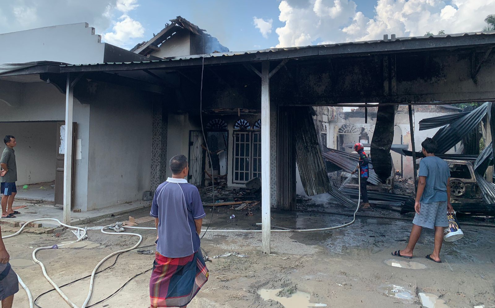 Akibat Arus Pendek Listrik, 2 Rumah Terbakar di Bayung Lencir