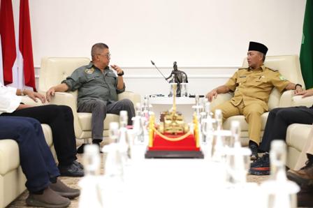 Mantan Gubernur SO Sowan ke Pj Bupati Apriyadi