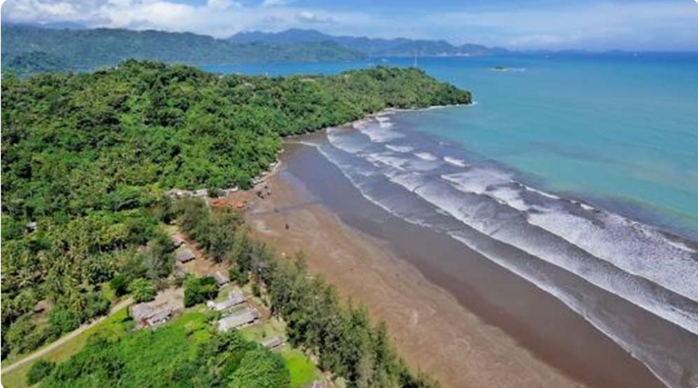 Pantai Air Manis, Surga Tersembunyi di Kota Padang dengan Biru Laut Memukau