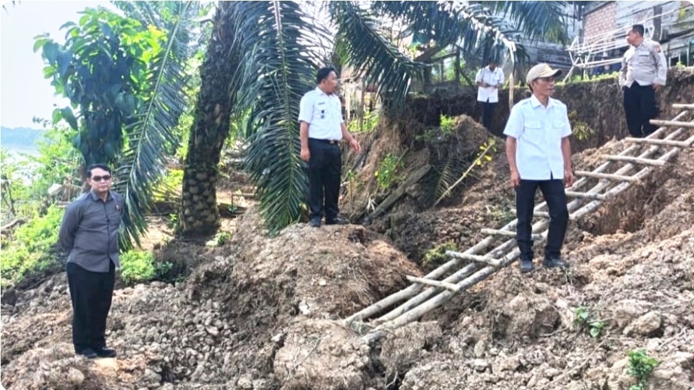 Longsor Terjadi di Ngulak Sanga Desa, 9 Rumah Terancam
