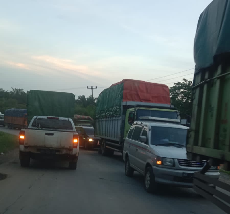 Ada Perbaikan Gorong-Gorong, Jalintim Tersendat