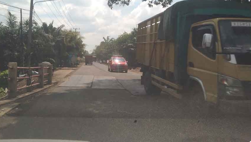 Waspada, Jembatan Jalinteng di Desa Tanjung Durian Lawang Wetan Retak, Kekuatan Maksimal Hanya 8 Ton