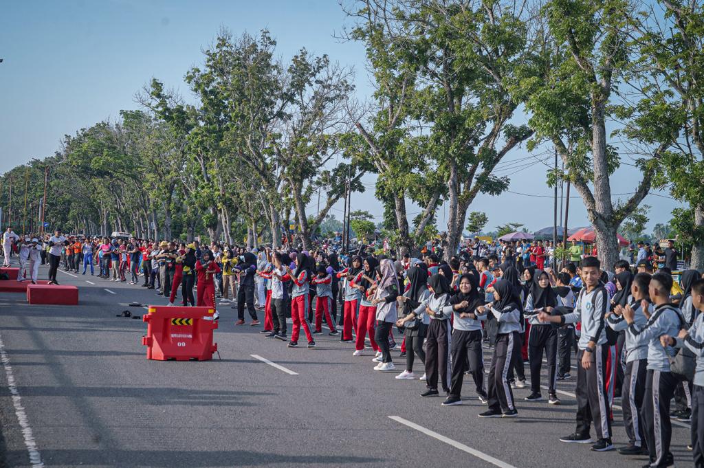 CFD Pertama di Tahun 2024, Jalan Depan Rumdin Bupati Dipadati Masyarakat  