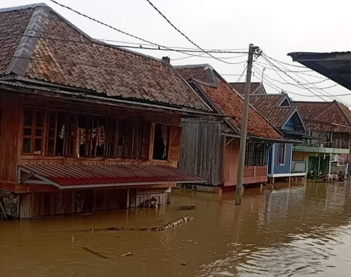Puluhan Ribu Rumah Terendam dan Jembatan Putus Akibat Banjir di Kabupaten Musi Rawas Utara
