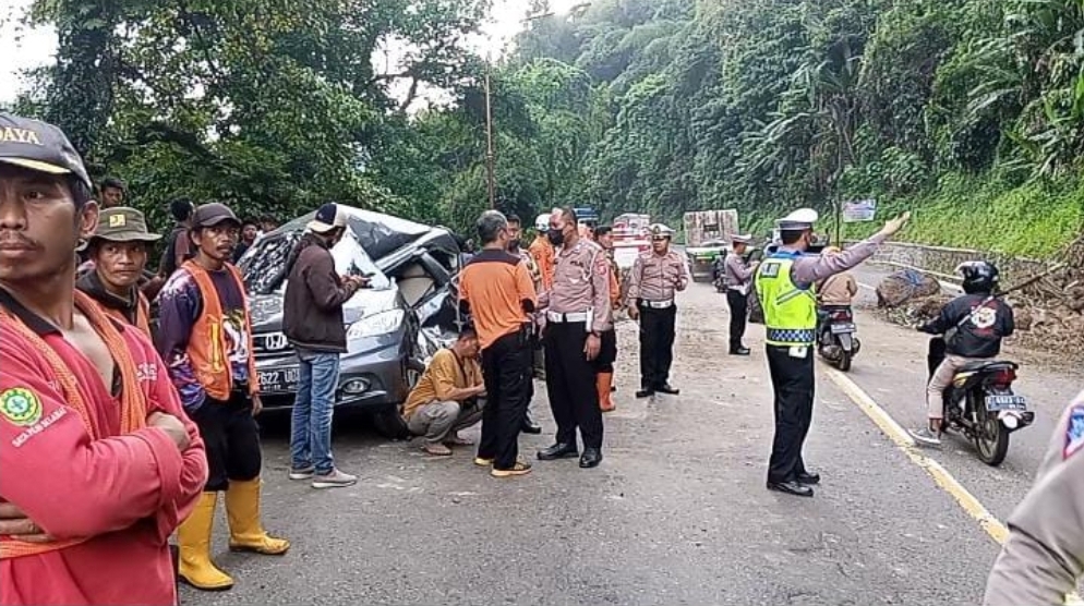 Sembilan Orang Jadi Korban Longsor Cadas Pangeran