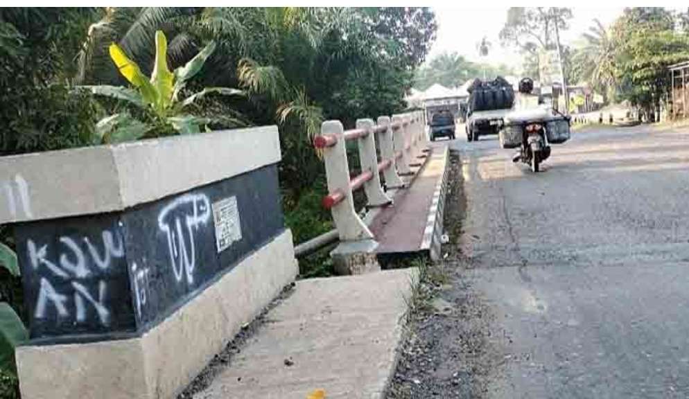 Miris, Jembatan di Jalinteng Sekayu - Lubuk Linggau Dipenuhi Coretan, Lokasinya Tidak Jauh Dari Pospol