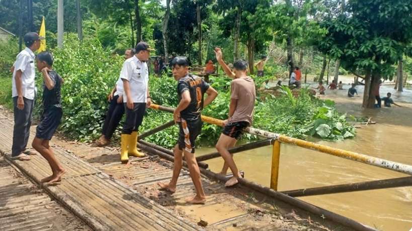 Musim Hujan, Sebagian Desa Jembatan Gantung Jirak Jaya Terendam Banjir 