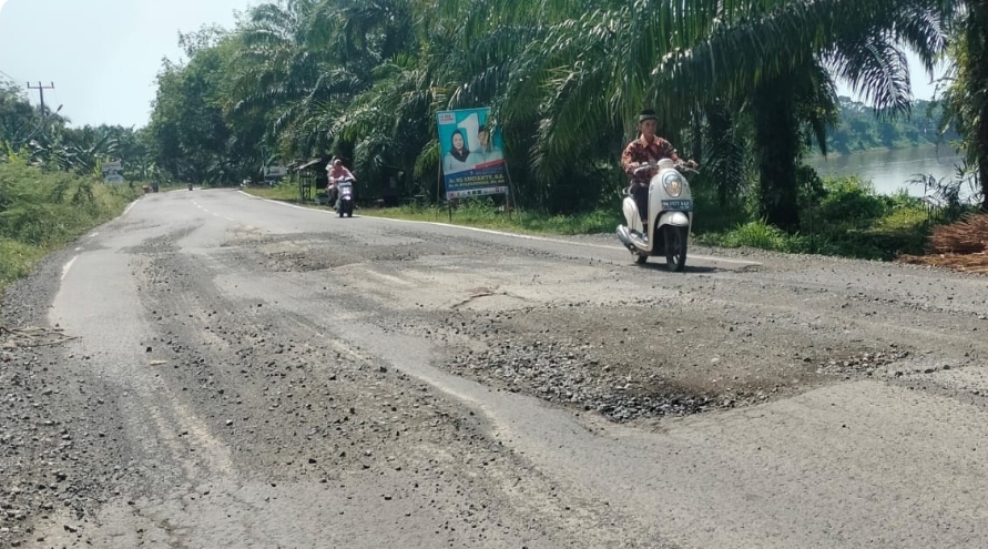 Kondisinya Rusak, Warga Keluhkan Jalinteng di Kecamatan Sanga Desa ini