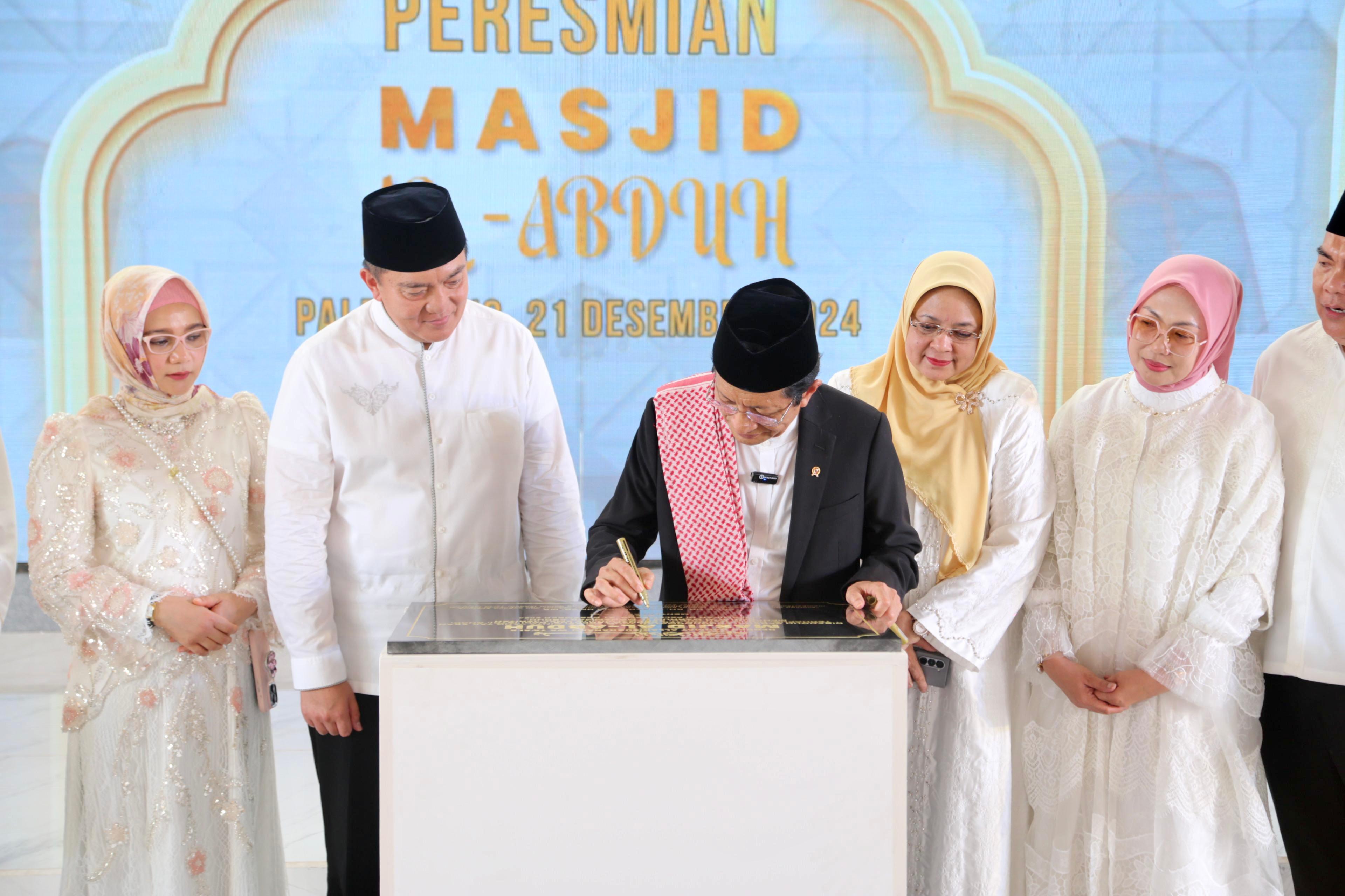 Pj Gubernur Elen Setiadi Dampingn Menag RI Resmikan Masjid Al-Abduh Sematang Borang