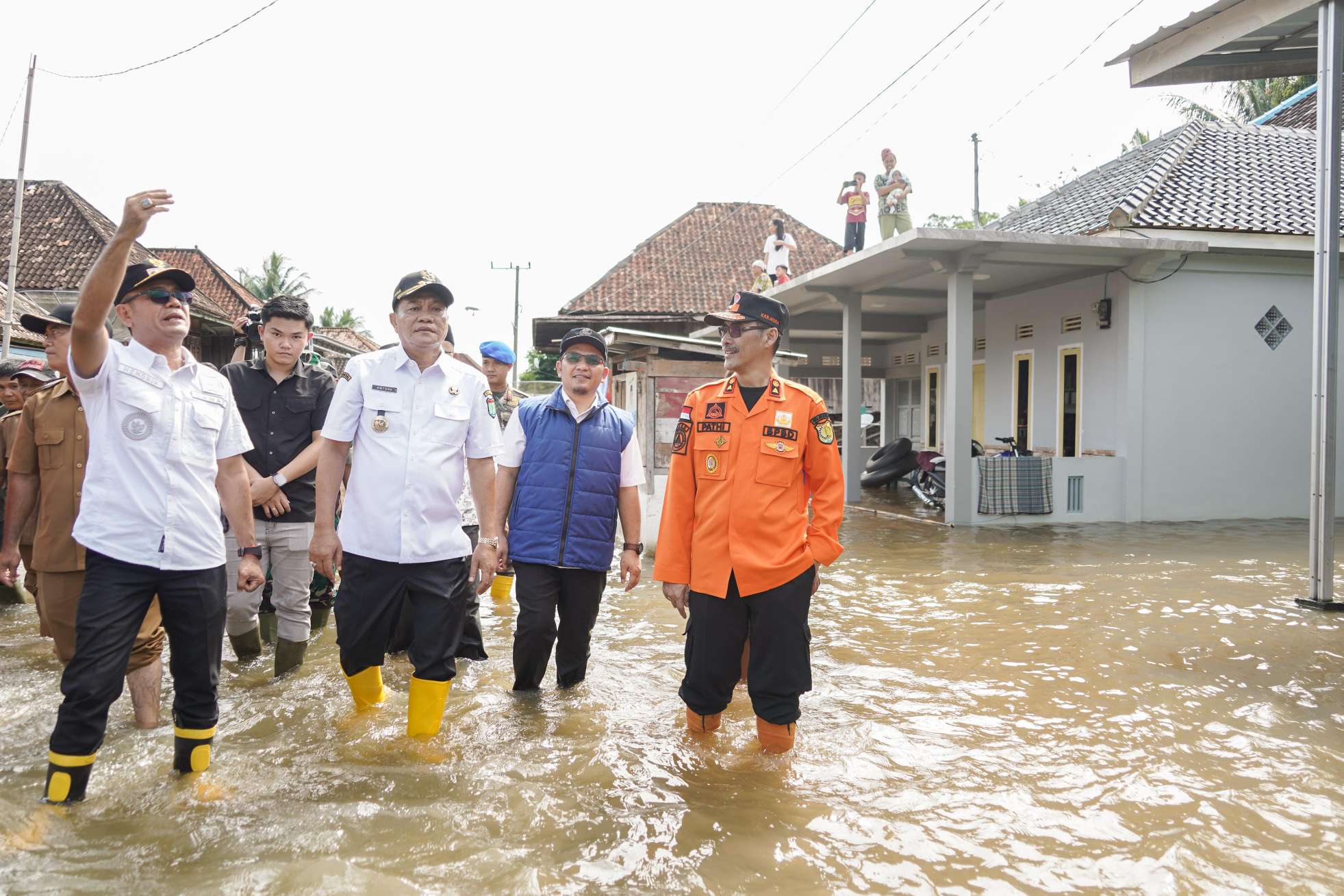 Bupati Muba Tinjau Lokasi Banjir di Kecamatan Sanga Desa