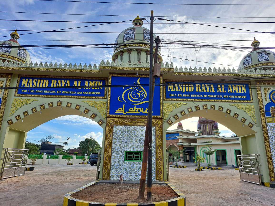 Masjid Raya Al Amin Makin Cantik, Salah Satu Lokasi Istirahat Pengendara di Jalintim Palembang - Jambi