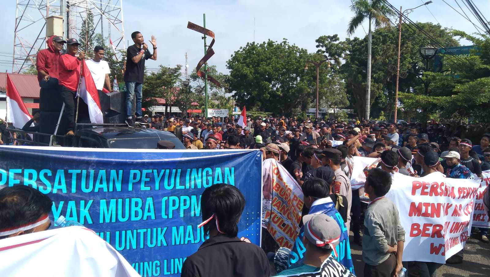 Ribuan Pekerja Penyulingan Minyak Gelar Aksi Demo, Akses Jalan Protokol Kota Sekayu Ditutup